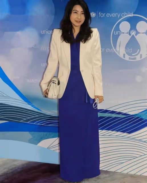 港圈闊太亮相名流晚宴!郭晶晶罕見盛裝太驚艷,甘比穿碎花太土氣