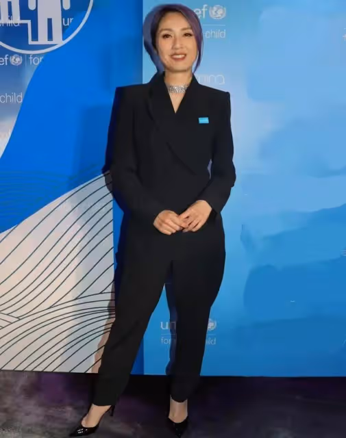港圈闊太亮相名流晚宴!郭晶晶罕見盛裝太驚艷,甘比穿碎花太土氣