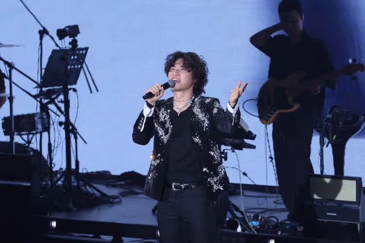 大聲寵粉加碼10分鐘BIGBANG組曲　吐槽全場出槌「台北是騙子」