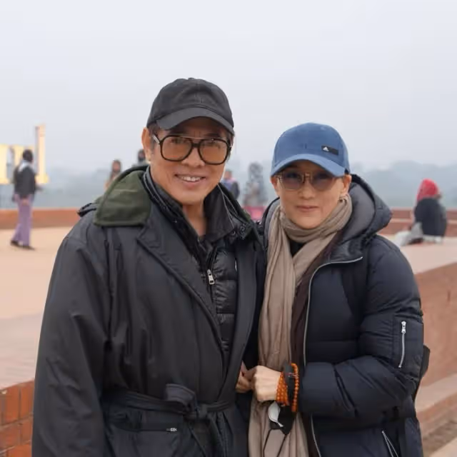 李連杰罕見曬夫妻合照！利智昔被指瘦到認不出　62歲近況曝　