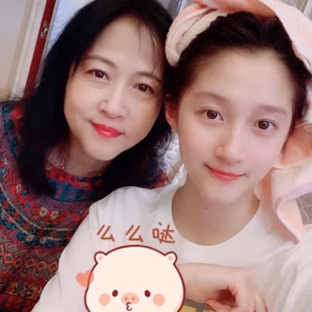 騙了我們23年!原來她就是關曉彤的母親!怪不得她能紅透大江南北