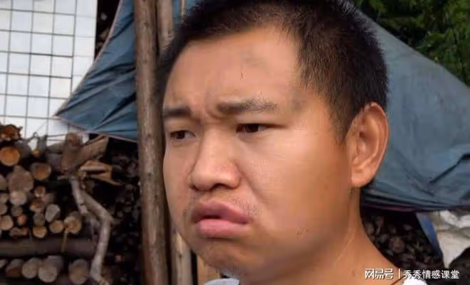 回家撞破妻子和初戀敘舊,我若無其事將房子賣掉,妻子後悔不已