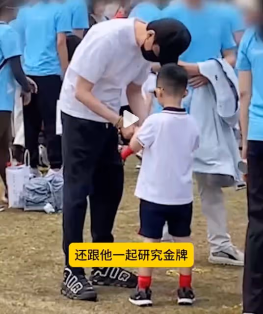 馮紹峰帶兒子參加親子運動,父愛滿滿,離婚後仍是暖心父親