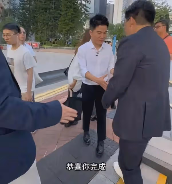 高端局來了!董宇輝與霍啟剛香港遊船!網友:我真的想感謝小孫!