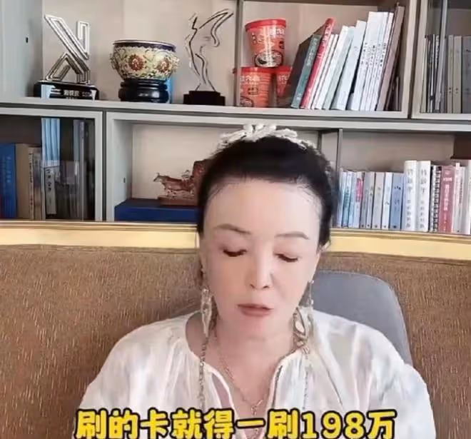 拆東牆補西牆,大S窟窿越來越大,只能厚著臉皮刷汪小菲的卡!