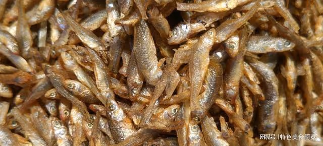小魚乾最好吃的做法,開胃下飯做法簡單,還沒出鍋就流口水了