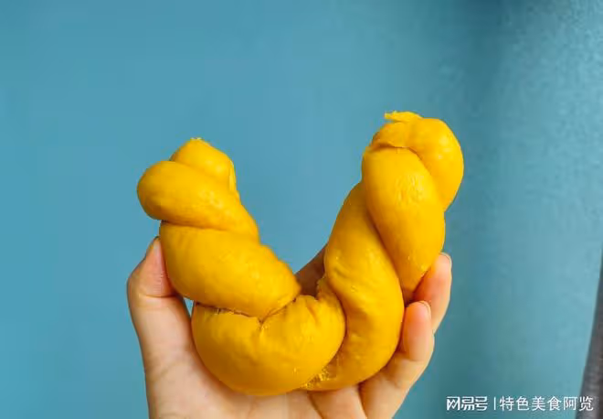 太省事兒！老兩口的養生早餐，蒸一蒸1鍋出2樣，網友：幸福的老頭