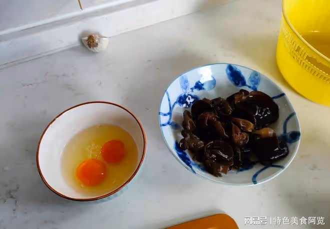 太省事兒!老兩口的養生早餐,蒸一蒸1鍋出2樣,網友:幸福的老頭