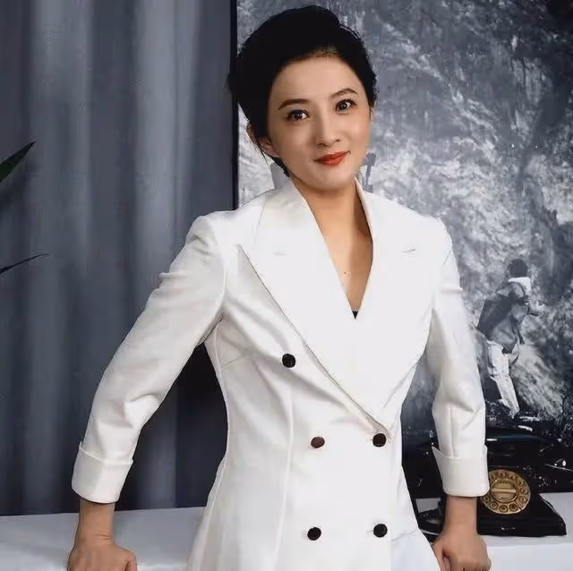 事實證明,如今43歲無人敢娶的金銘,已經活成了人生贏家