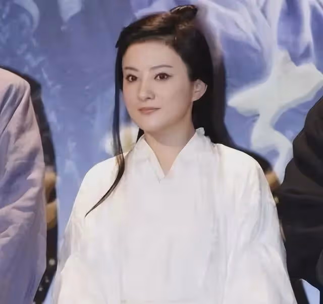 事實證明,如今43歲無人敢娶的金銘,已經活成了人生贏家