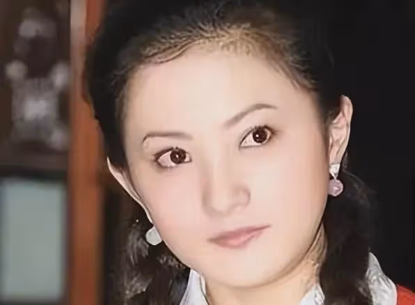 事實證明,如今43歲無人敢娶的金銘,已經活成了人生贏家