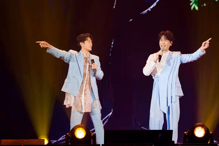 韋禮安「雙胞胎哥」竟是金曲歌王！　合體「咬」字分開色色der