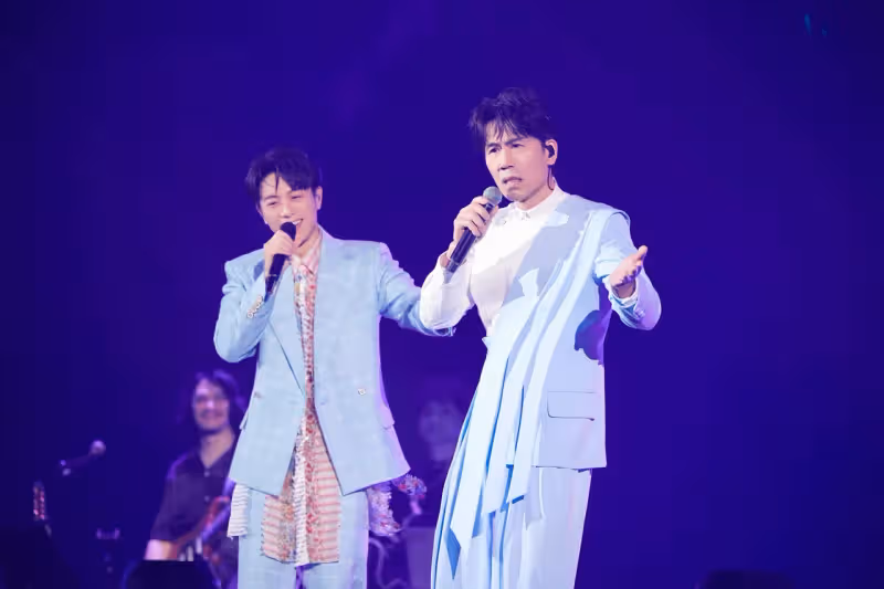 韋禮安「雙胞胎哥」竟是金曲歌王！　合體「咬」字分開色色der