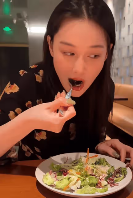 張馨予曬5天瘦身食譜，體重掉回100斤以下，員工吃肉她啃胡蘿蔔