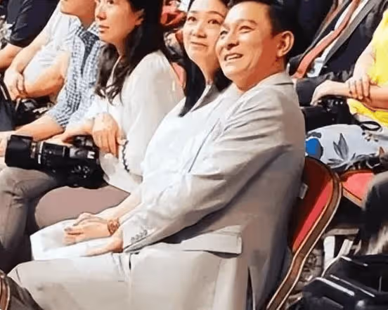 網傳58歲朱麗蒨懷二胎,62歲劉德華三字回應,評論區信息量好大