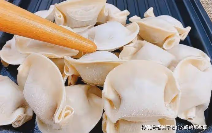 煮冰凍餃子,到底冷水下鍋還是熱水下鍋?做對了,出鍋和現包一樣