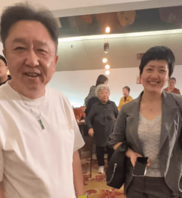 于謙夫婦為兒子辦成人禮!身高已超爸爸,曝其拿18個錄取通知書