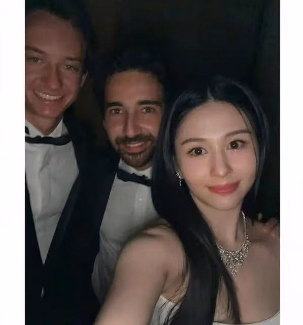 邱淑貞女兒參加晚宴罕見炫富!戴百萬鑽石穿禮服,身材比媽還性感