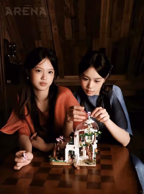 鍾麗緹與倆女兒合拍大片,考拉姐妹妝造成熟,超高顏值美過媽媽