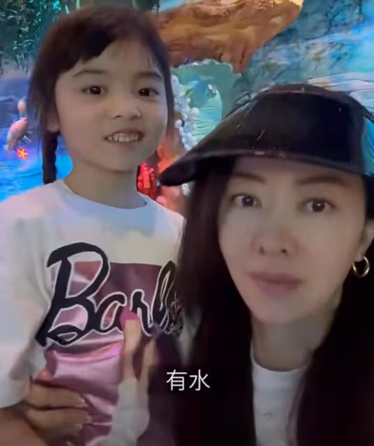 熊黛林雙胞胎女兒6歲了!小姐妹遺傳媽媽高個子,超像爸爸郭可頌