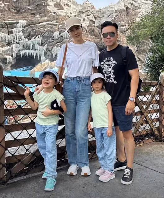 熊黛林雙胞胎女兒6歲了!小姐妹遺傳媽媽高個子,超像爸爸郭可頌