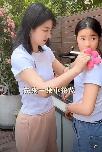 黃奕與女兒同框慶母親節,11歲鐺鐺整容式長大,身高優越直追媽媽