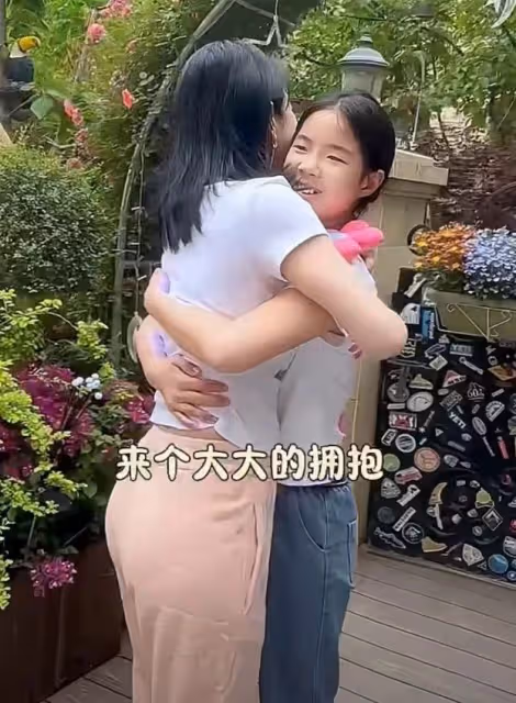 黃奕與女兒同框慶母親節,11歲鐺鐺整容式長大,身高優越直追媽媽