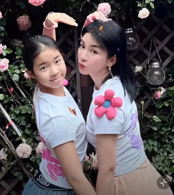 黃奕與女兒同框慶母親節,11歲鐺鐺整容式長大,身高優越直追媽媽