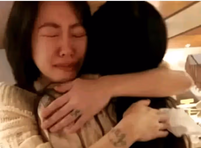 小s二女兒早戀,抱著女兒說18歲以前禁止戀愛,因為你媽是聰明的高手
