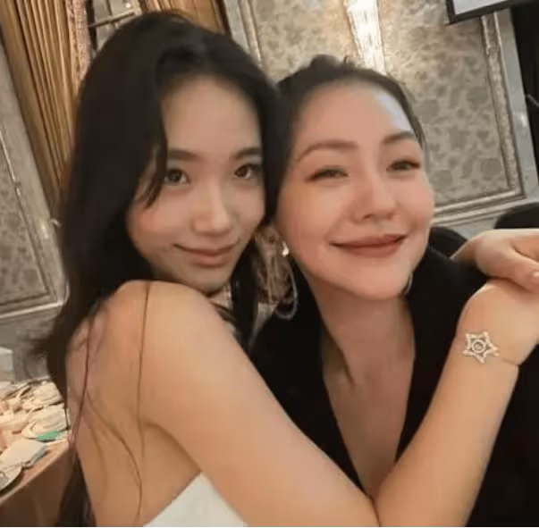 小s二女兒早戀,抱著女兒說18歲以前禁止戀愛,因為你媽是聰明的高手