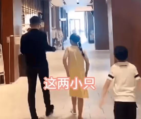 法院判汪小菲有探視權,直接接走孩子,不准大S限制