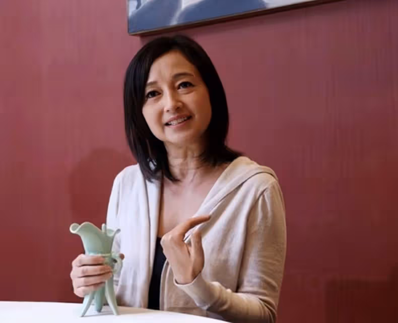 香港女星李綺虹宣布復出，滿臉細紋變滄桑，在鏡頭前主動求工作