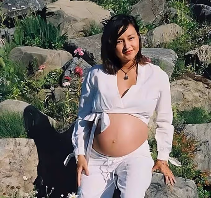 香港女星李綺虹宣布復出，滿臉細紋變滄桑，在鏡頭前主動求工作