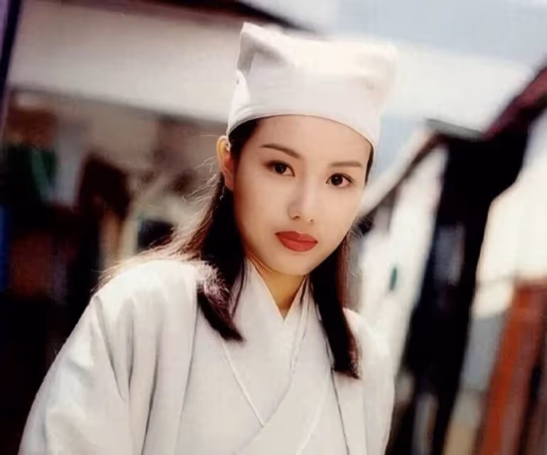 香港女星黃紀瑩近照曝光,息影多年狀態凍齡,被曝隱婚生子傳聞