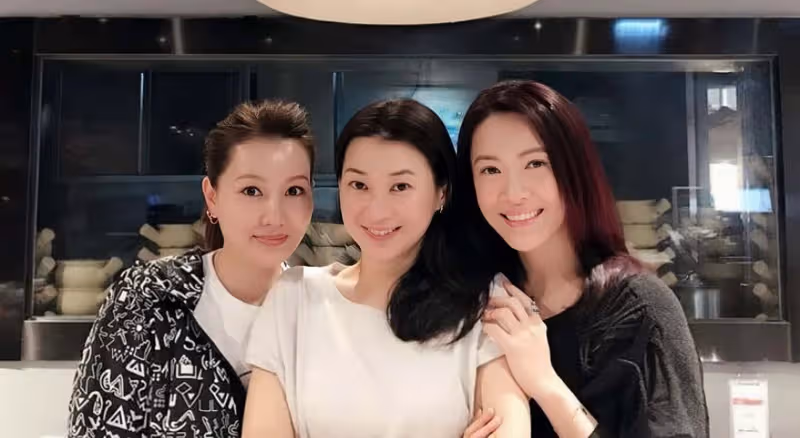 香港女星黃紀瑩近照曝光,息影多年狀態凍齡,被曝隱婚生子傳聞