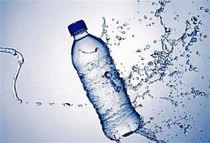 礦泉水過期了可以喝嗎?瓶裝水也有保質期!喝了過期的水有事嗎?