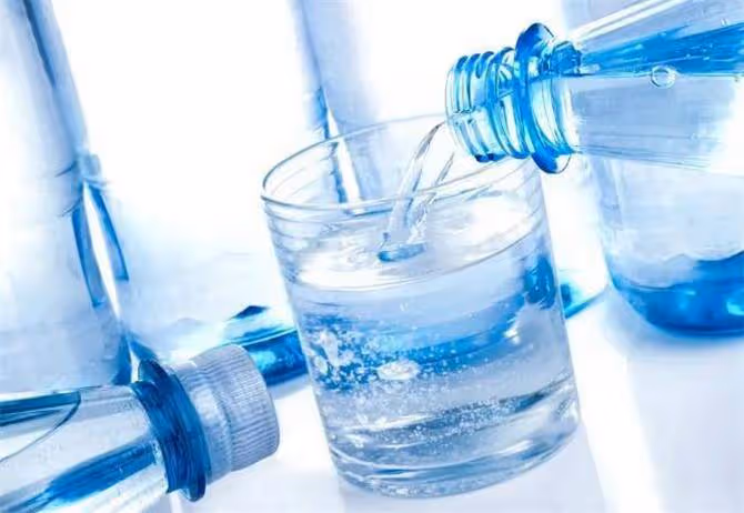 礦泉水過期了可以喝嗎?瓶裝水也有保質期!喝了過期的水有事嗎?