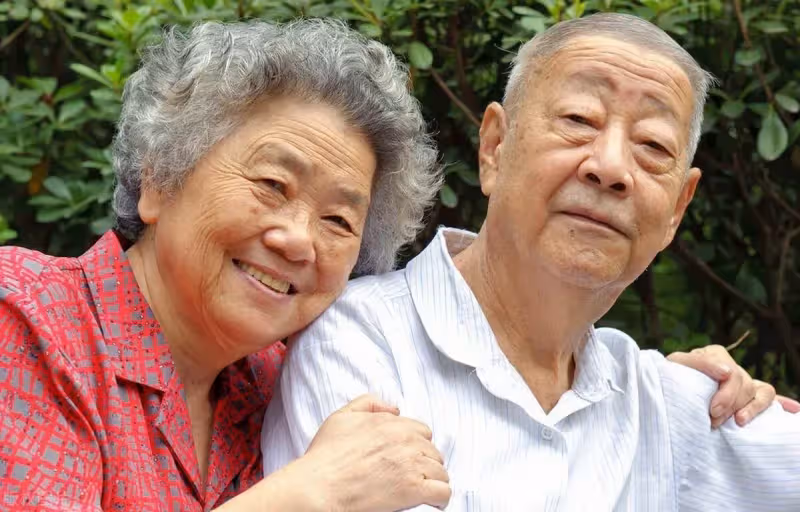 結婚5年，我和老公一直很恩愛。前陣子我出差提前一天回來了，老公「卻要我別回家」先去娘家住一晚，我假裝同意「趕回家一開門」愣住了… # 和我想的完全不一樣