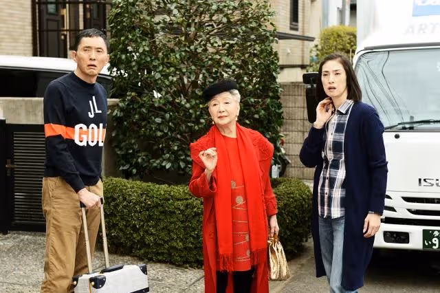 靠娘家資助買房！下班回家「撞見婆婆帶他來住」，我一氣之下「買機票出遊」7天後回家時…完全認不出