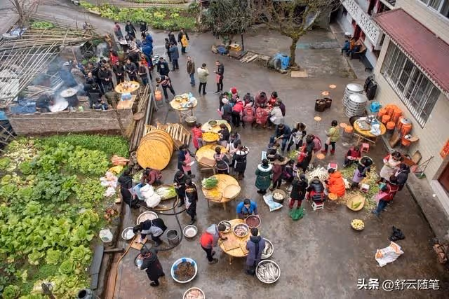 我嫁入婆家17年，老公離世後獨自撫養女兒！婆家拆遷3套房「唯獨沒通知我」直到婆婆生日宴才知道，我氣得提前離席「小叔隔天拿1樣東西找上門」看完我已淚流滿面…