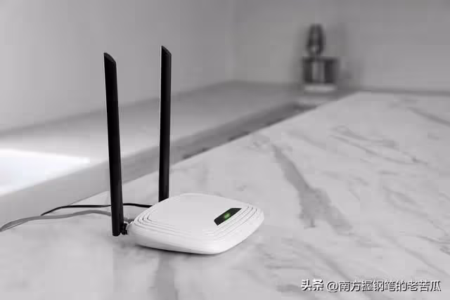 一大早鄰居上來狂敲門要我賠3000塊！我滿頭問號，她氣喊你家WiFi壞了怎麼沒跟我講？還找上警察，結局曝光