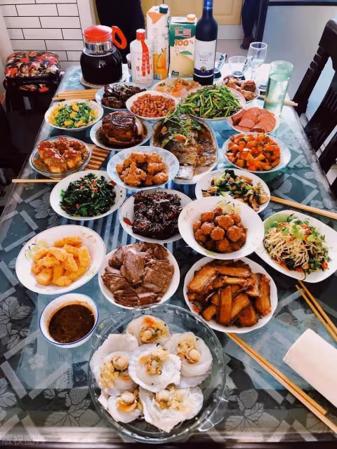 結婚5年，我和老公一直都很恩愛。前陣子我出差提前一天回來了，老公「卻要我別回家」先去娘家住一晚，我假裝同意「趕回家一開門」愣住了… # 和我想的完全不一樣