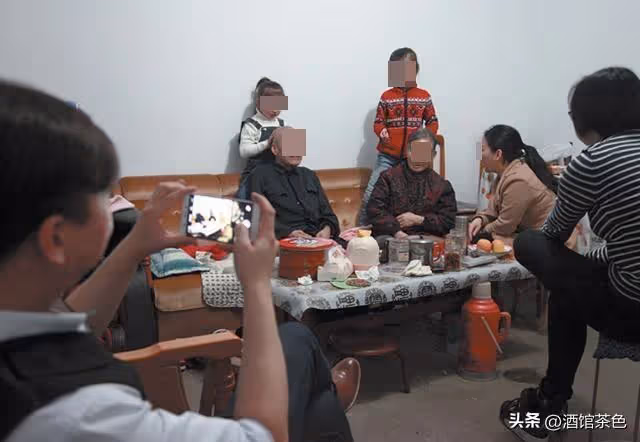 我是獨子、妻子卻不孕！母親強硬「要求我們離婚」妻子忍著痛同意，準備離婚時「看到她無家可歸」我動了惻隱之心…13年過去了慶幸當初的決定