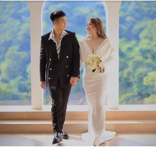 TVB男星結婚周年送鑽戒,反被富貴老婆質疑,兩人婚後常被網友吐槽
