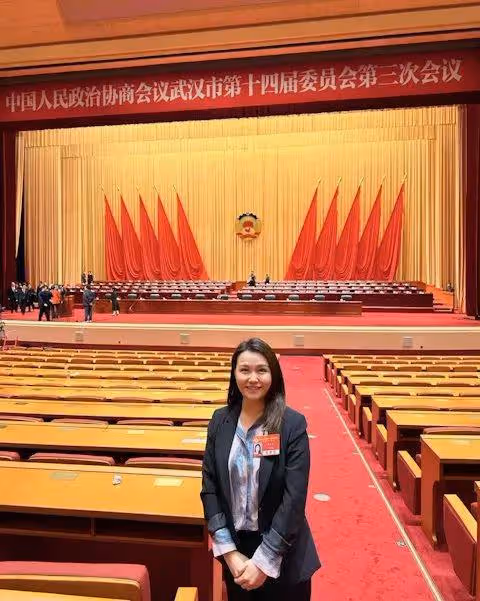 前TVB女藝人愛掙錢愛選美有原因，從節目主持轉型做政協委員