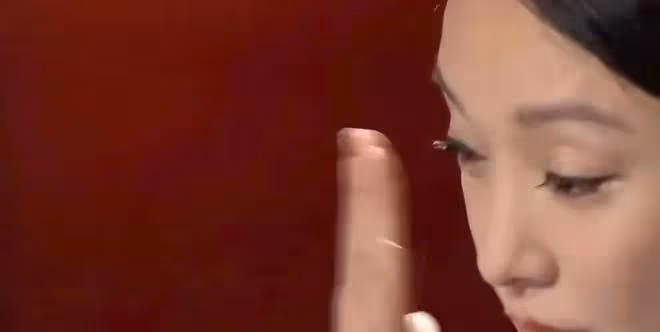 周迅淚光閃爍,是演技還是心靈的真實寫照?