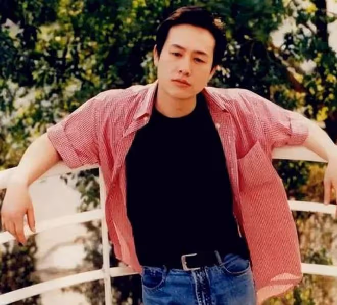 13歲喪母,支持父親再婚,47歲成名,現仍買不起房與妻兒住出租屋