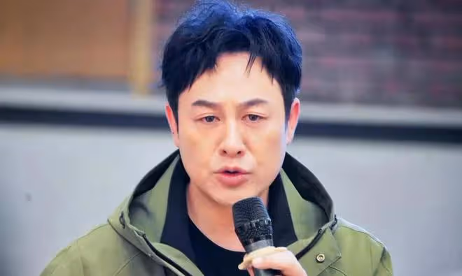 13歲喪母,支持父親再婚,47歲成名,現仍買不起房與妻兒住出租屋