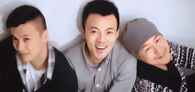 13歲喪母,支持父親再婚,47歲成名,現仍買不起房與妻兒住出租屋