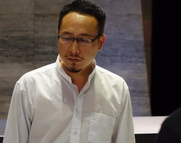 13歲喪母,支持父親再婚,47歲成名,現仍買不起房與妻兒住出租屋